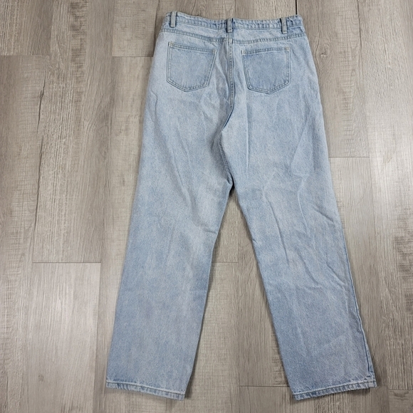 PrettyLittleThing Light Denim Staight Leg Jean - Picture 3 of 7